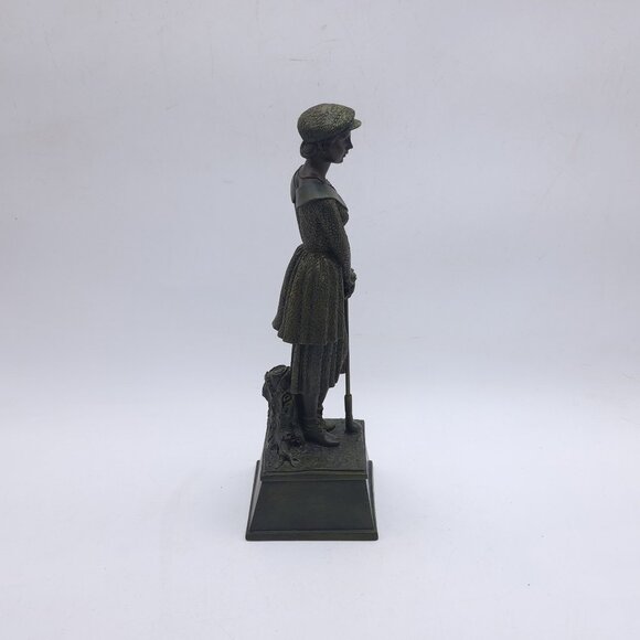 Crosa Female Golfer Statue - Picture 3 of 11